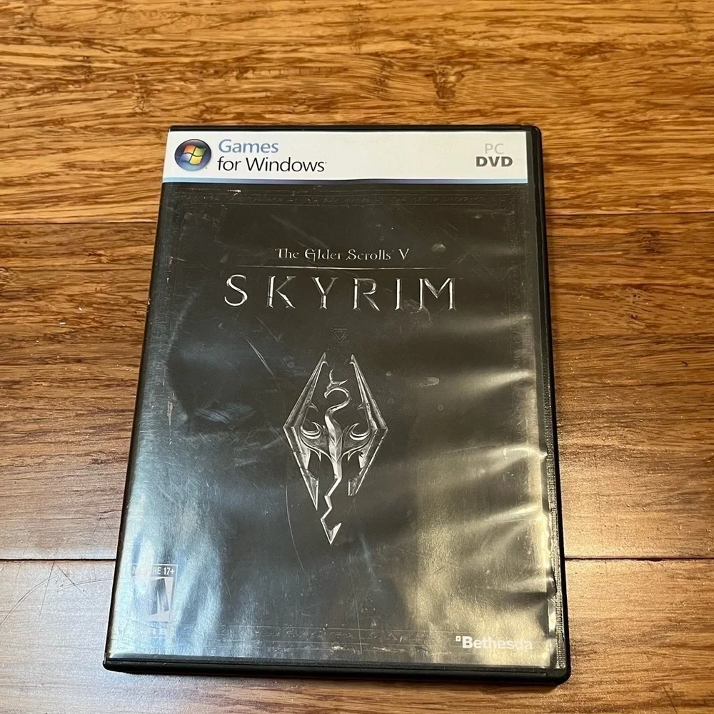 SKYRIM PC DVD game for windows w/ original MAP, case, and instruction booklet